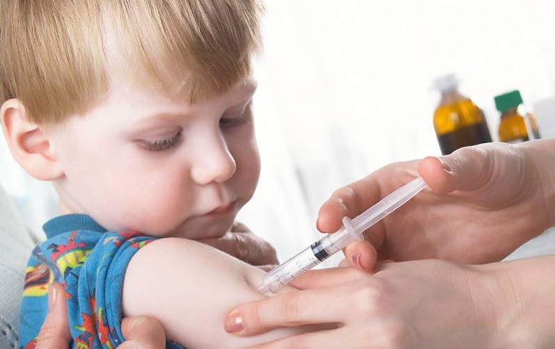 طرح تکمیلی ” واکسیناسیون فلج اطفال ” درمهاباد در حال اجرا است