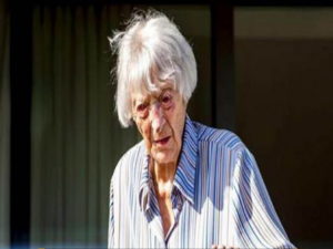 ژنێکی تەمەن 107 ساڵ توانیی بەسەر کۆرۆنادا زاڵ بێت و بەتەواوی چاکبووەوە؛