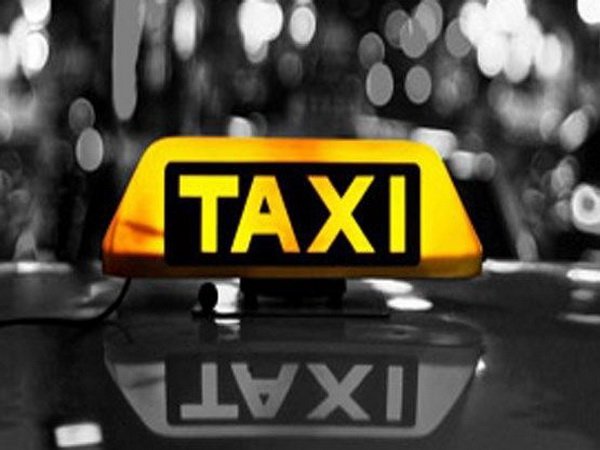 ۱۶ دستگاه تاکسی متخلف در مهاباد به دلیل رعایت نکردن ابلاغیه های صادرشده به پارکینگ منتقل شد