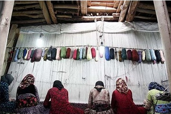 بیش از ۳هزار قالیباف عضو صندوق بیمه اجتماعی روستاییان آذربایجان غربی هستند