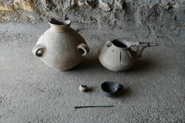 ظروف سفالی دوره عصر آهن به موزه مردم‌شناسی مهاباد انتقال یافت