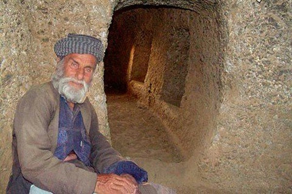 غار حسین کوه کن از عجایب کرمانشاه