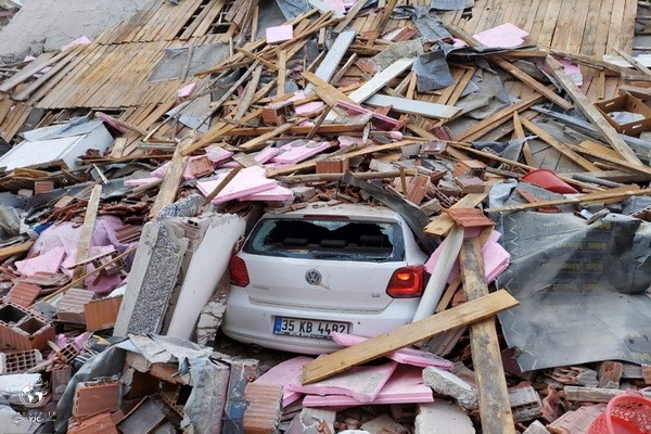 تصاویری از ویرانی‌های زلزله در استان ازمیر ترکیه