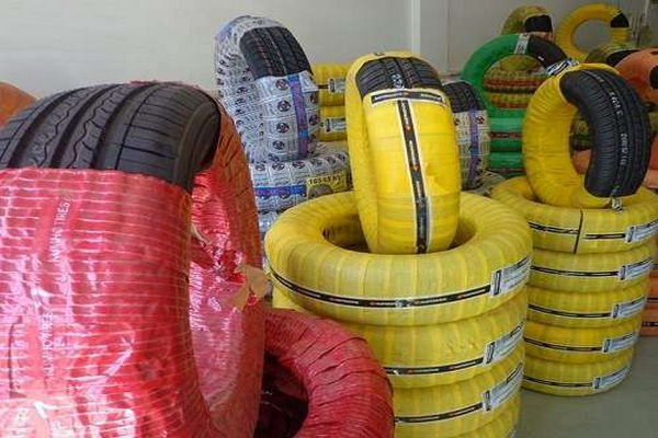 کشف بیش از ۹۰ حلقه لاستیک خارجی قاچاق در مهاباد
