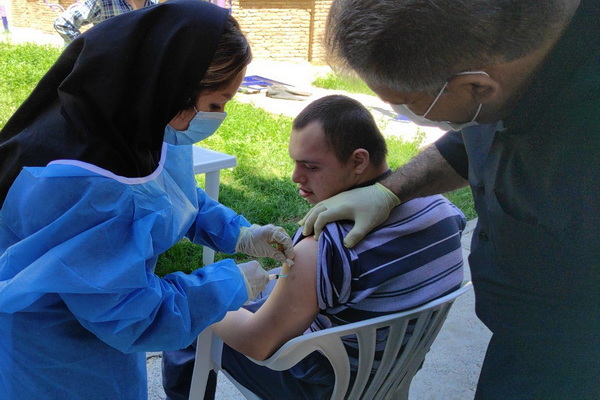 ۵۲ معلول کم توان ذهنی در مهاباد واکسینه شدند