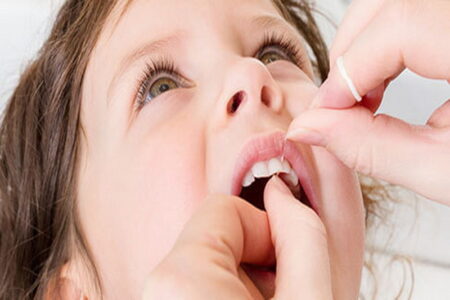 مراحل صحیح نخ دندان