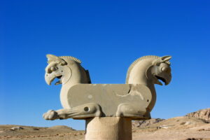 یا گریفین،از شرق تا غرب محبوب معماران 300x200 - ۵ هیولاهای باستانی را بشناسید