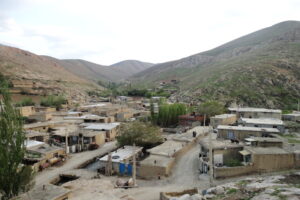 سقوط سنگ بزرگ در روستای دهبکر مهاباد -فیلم