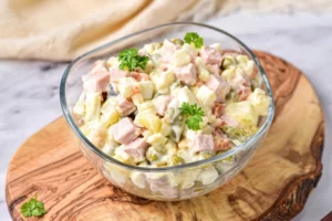 طرز تهیه سالاد الیویه به همراه فوت و فن های خوشمزه شدن آن