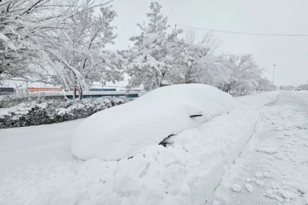 بارش برف موجب تعطیلی مدارس و مراکز اداری آذربایجان غربی شد