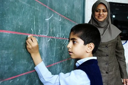 نقش معلمان در شکل‌دهی نسل‌های آینده
