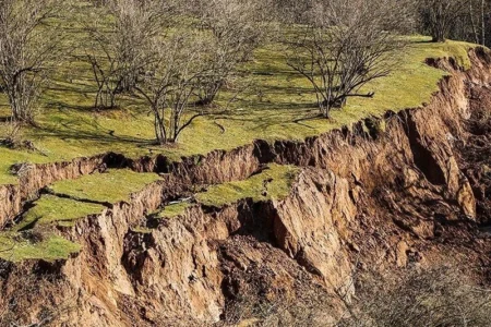 20 landslides cleared on Sardasht roads
