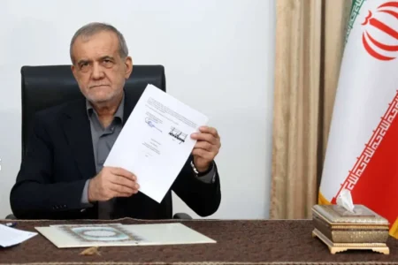 مسعود پزشکیان و دونالد ترامپ تفاهم‌نامه را امضاء کردند