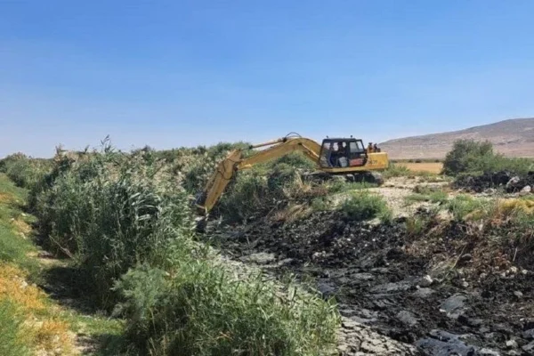 Dredging of channels leading to the Kani Barazan Wetland