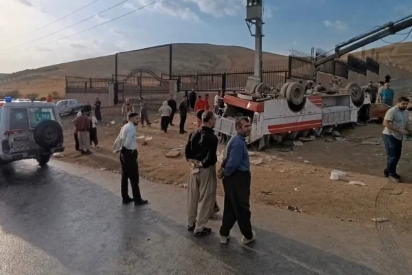 واژگونی مینی‌بوس در محور نقده – پیرانشهر